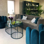 Овальный диван для салона красоты