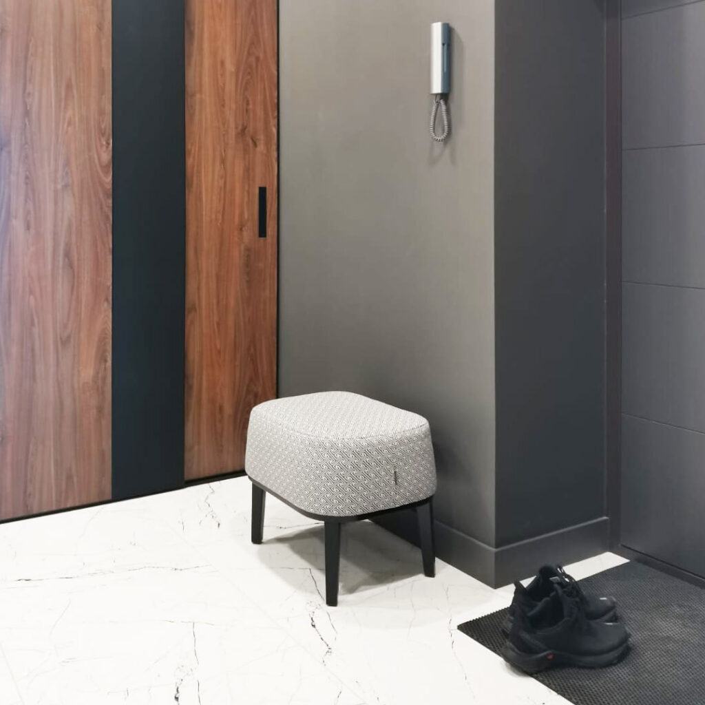 Пуф Марк на ножках в интерьере. Фото 1