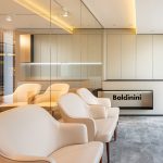 Лавсит светлое кресло белое кожаное Франк