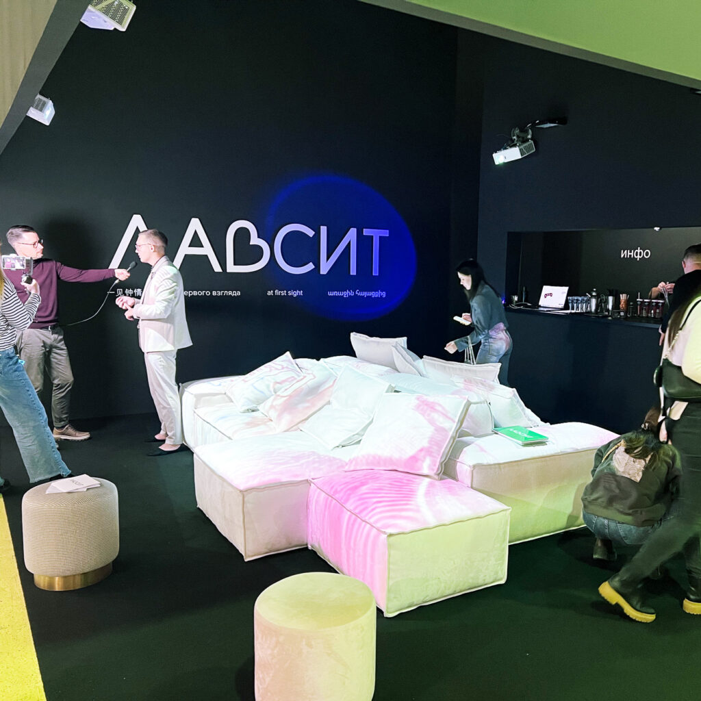 Диван Дэвис раскладной в интерьере. Фото 8