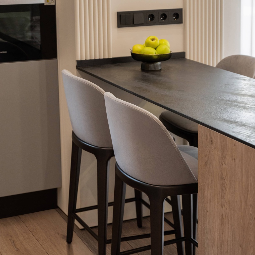 Барный стул Грей в интерьере в обивке: Союз-М Formula 162. Фото 2