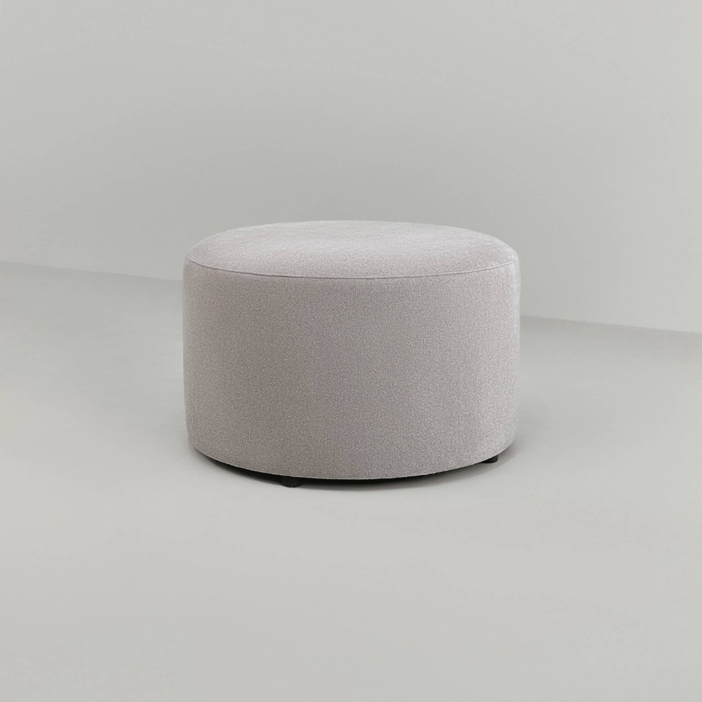 Круглый пуф Осман в интерьере в обивке: Clarins 131. Фото 2