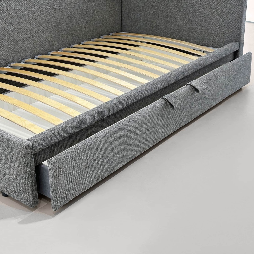 Детская кровать Лео с одним бортом в интерьере в обивке: Domiart Bubble 12. Фото 9