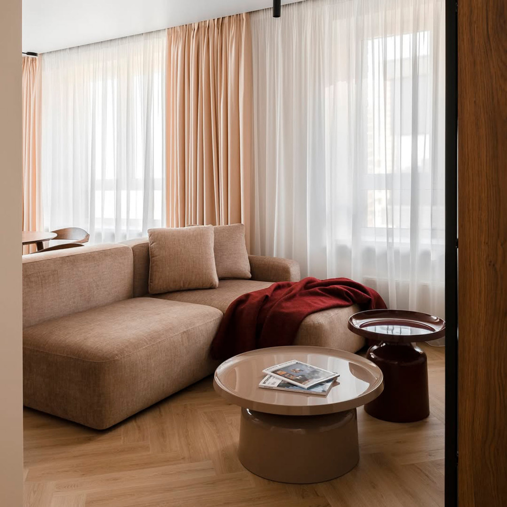 Диван Кермит раскладной в интерьере в обивке: Domiart Missoni 15 Cappuccino, дизайн от: Дарья Малаховская. Фото 10