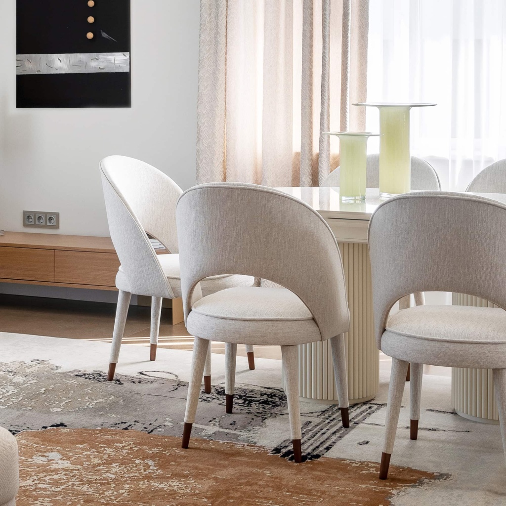 Стул Купер в интерьере в обивке: Noframes Cos col.2, дизайн от: Васина Марина. Фото 3