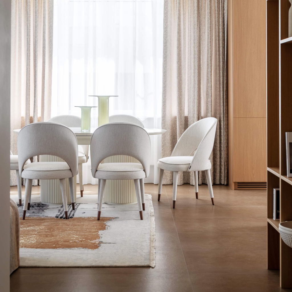 Стул Купер в интерьере в обивке: Noframes Cos col.2, дизайн от: Васина Марина. Фото 2