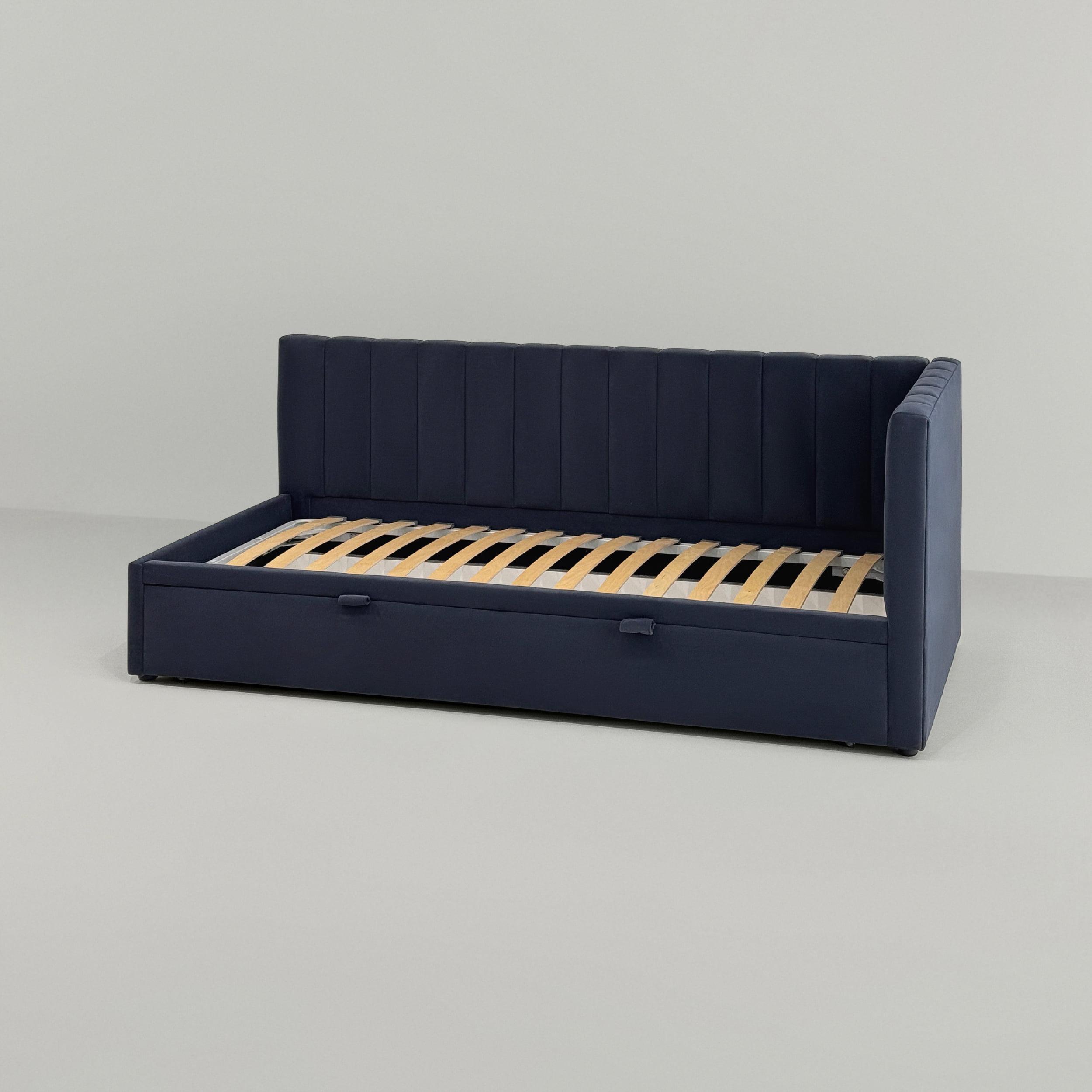 Детская кровать Натан с одним бортом в интерьере в обивке: Domiart Zenit 42. Фото 13