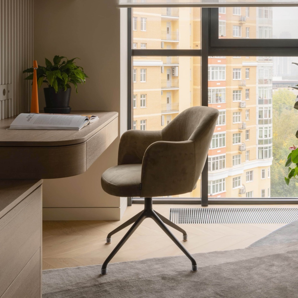 Поворотный стул Рольф в интерьере в обивке: Art Vision Bella 17, дизайн от: Наталья Кашкарёва. Фото 2