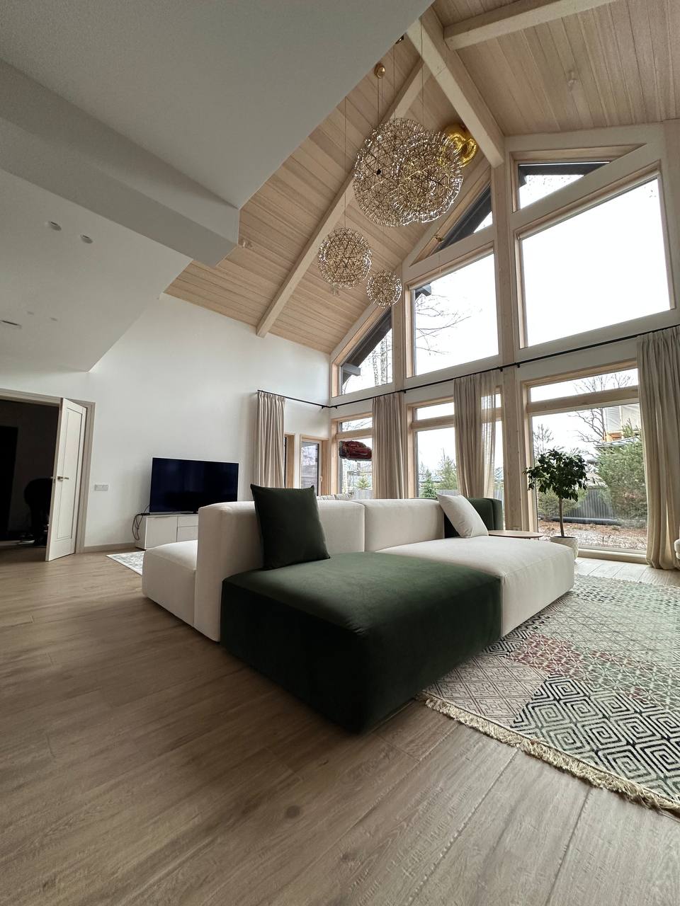 Как подобрать дизайнера интерьера: советы для идеального ремонта с мягкой мебелью