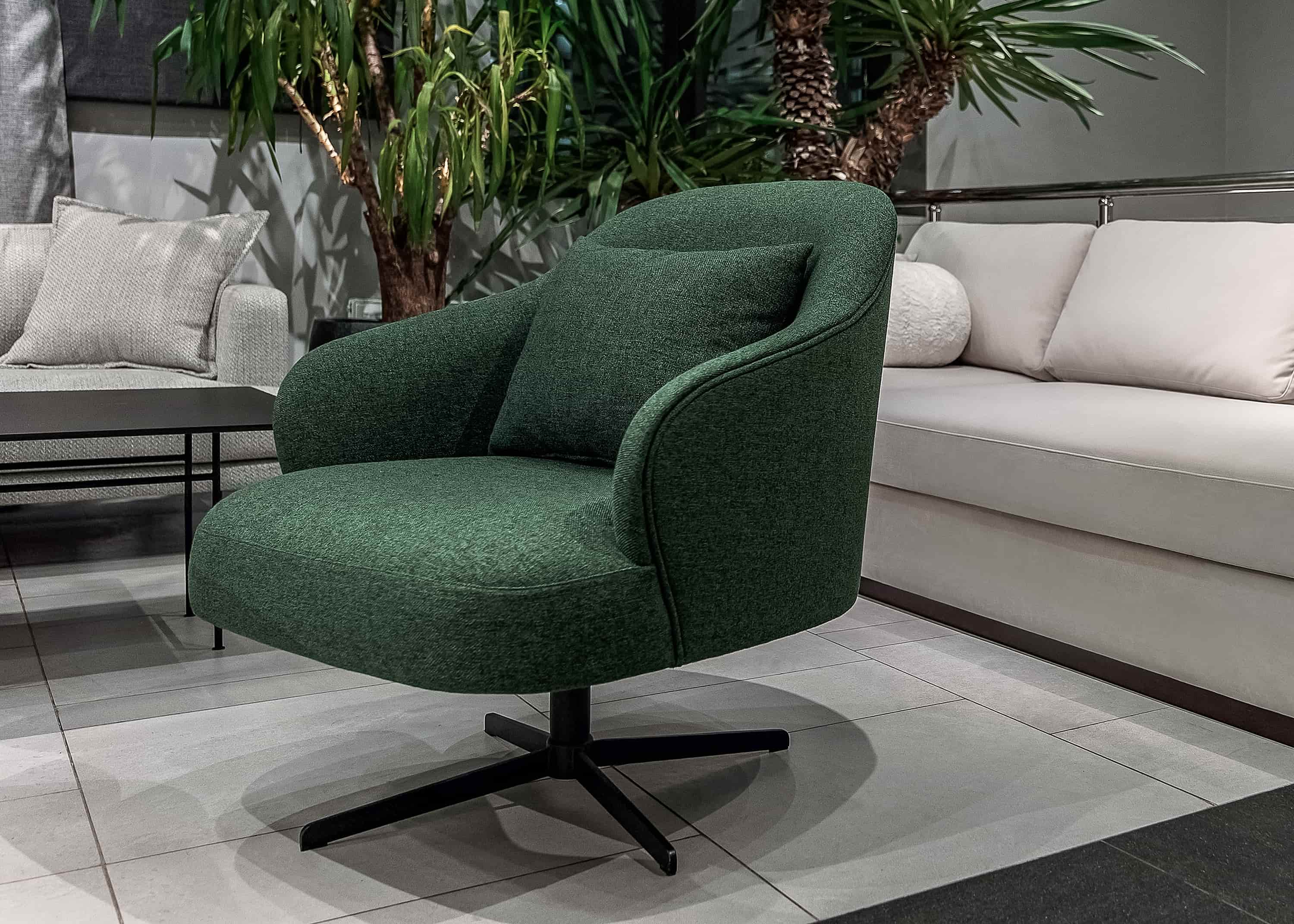 Поворотные кресла в интерьере